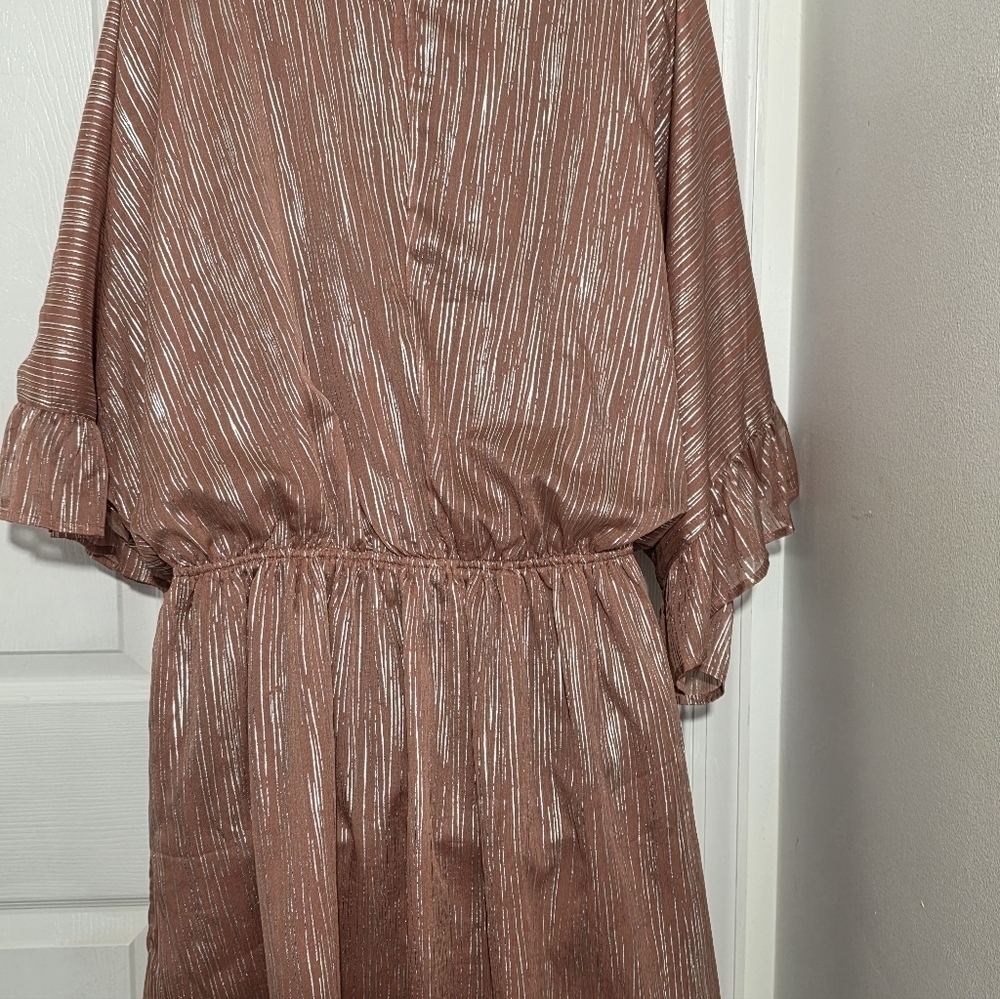 Storia V-Neck Metallic Dress Ruffle Sleeve Dusty Pink Silver Metallic Size Mediu - Picture 5 of 5